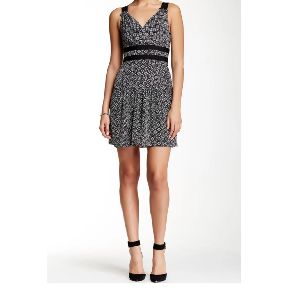 Diane Von Furstenberg Eugenia Silk Shift Dress V-Neck Dot Diamond Black Size 4 - Picture 2 of 12